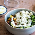Griechische Buddha Bowl mit Tzatziki