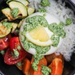 Süßkartoffel Bowl mit Basilikum-Zitronen Pesto