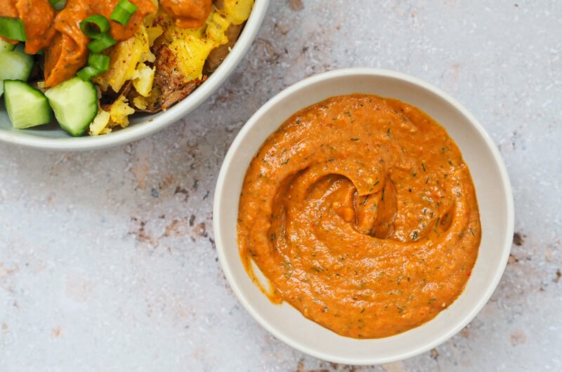 Vegane Avocado-Soße mit gerösteter Paprika & Tomate – cremig, aromatisch und vielseitig