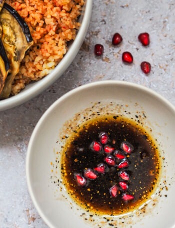 Vegane Granatapfelsoße mit Himbeeressig