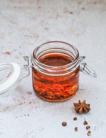 Chinesisches Chiliöl als Bowl Dressing