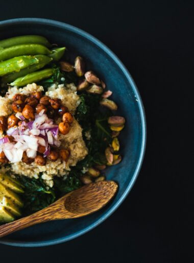 Ausgewogene Ernährung mit einer Quinoa Bowl